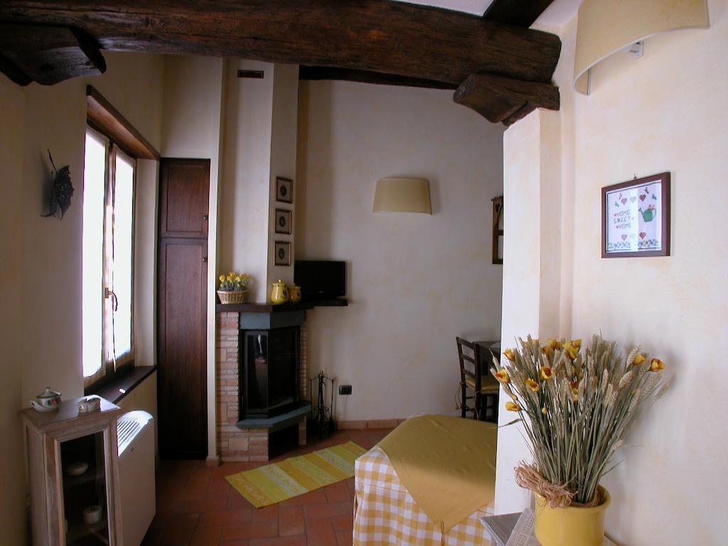 Agriturismo Istrice Innamorato Кампелло-суль-Клітунно Номер фото
