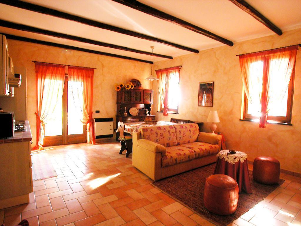 Agriturismo Istrice Innamorato Кампелло-суль-Клітунно Номер фото
