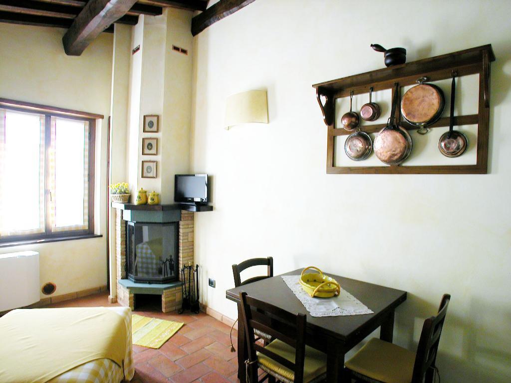 Agriturismo Istrice Innamorato Кампелло-суль-Клітунно Номер фото